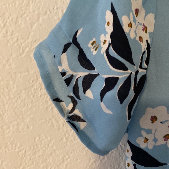 Small flowy top - Picture 4 of 8